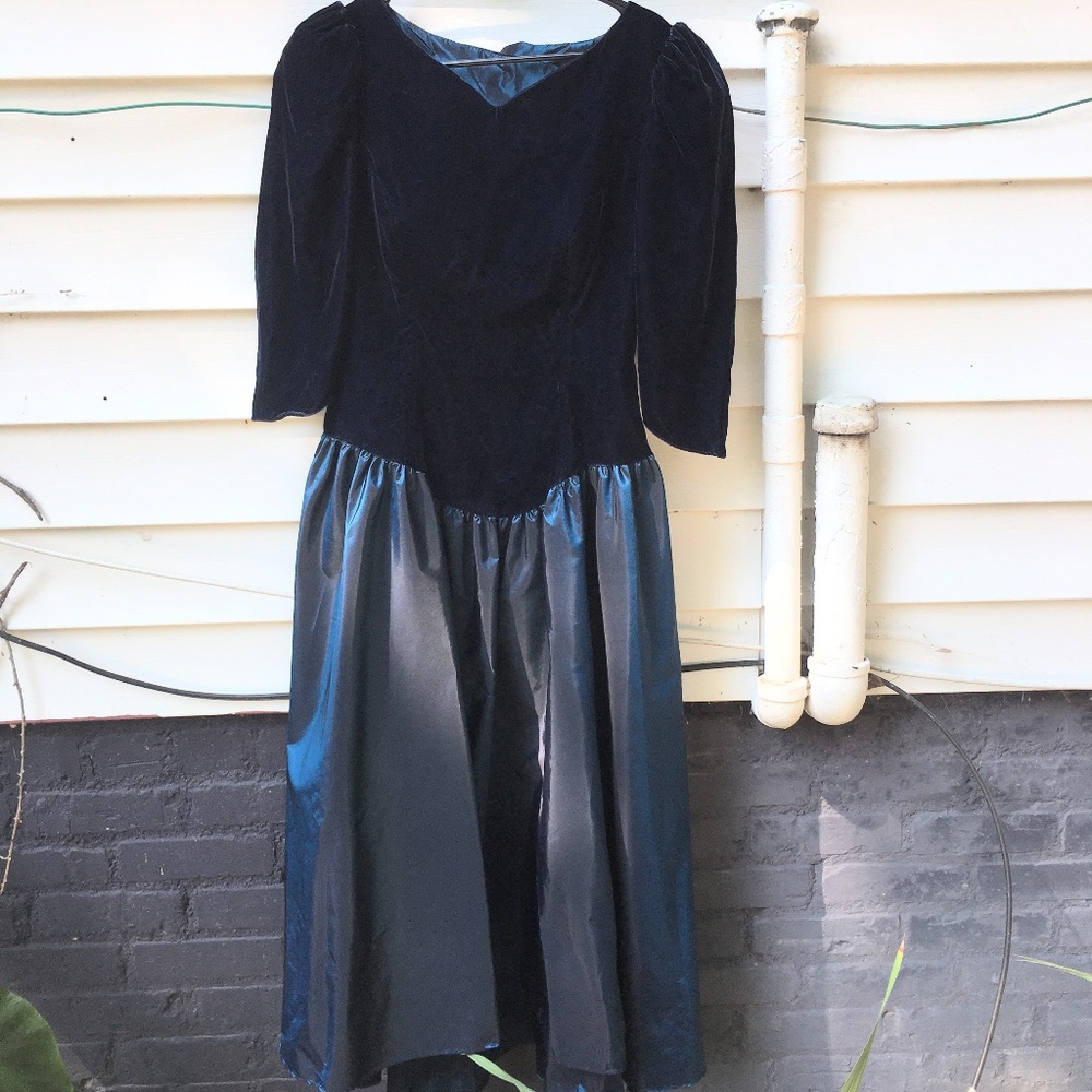Alfred Angelo Vintage Velvet Puff Sleeve Dress